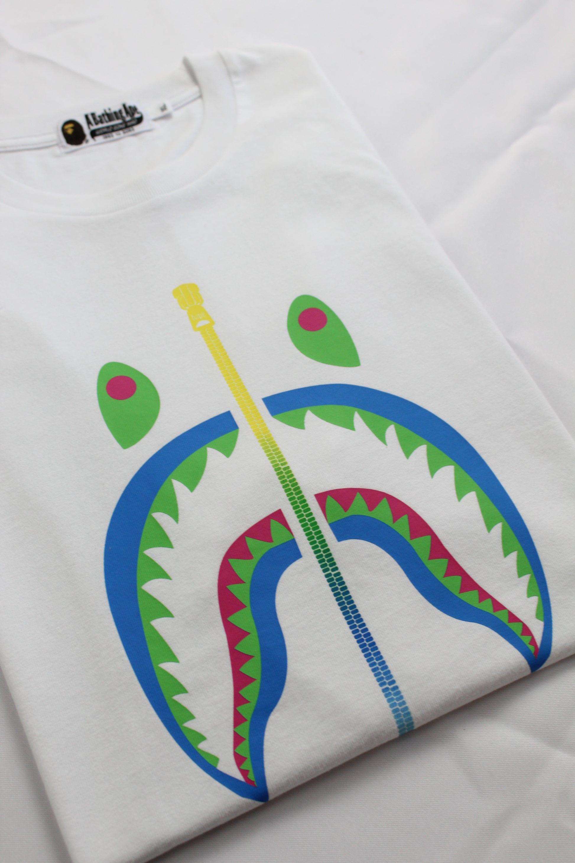 Camiseta Bape Colors Shark Tee Branca
