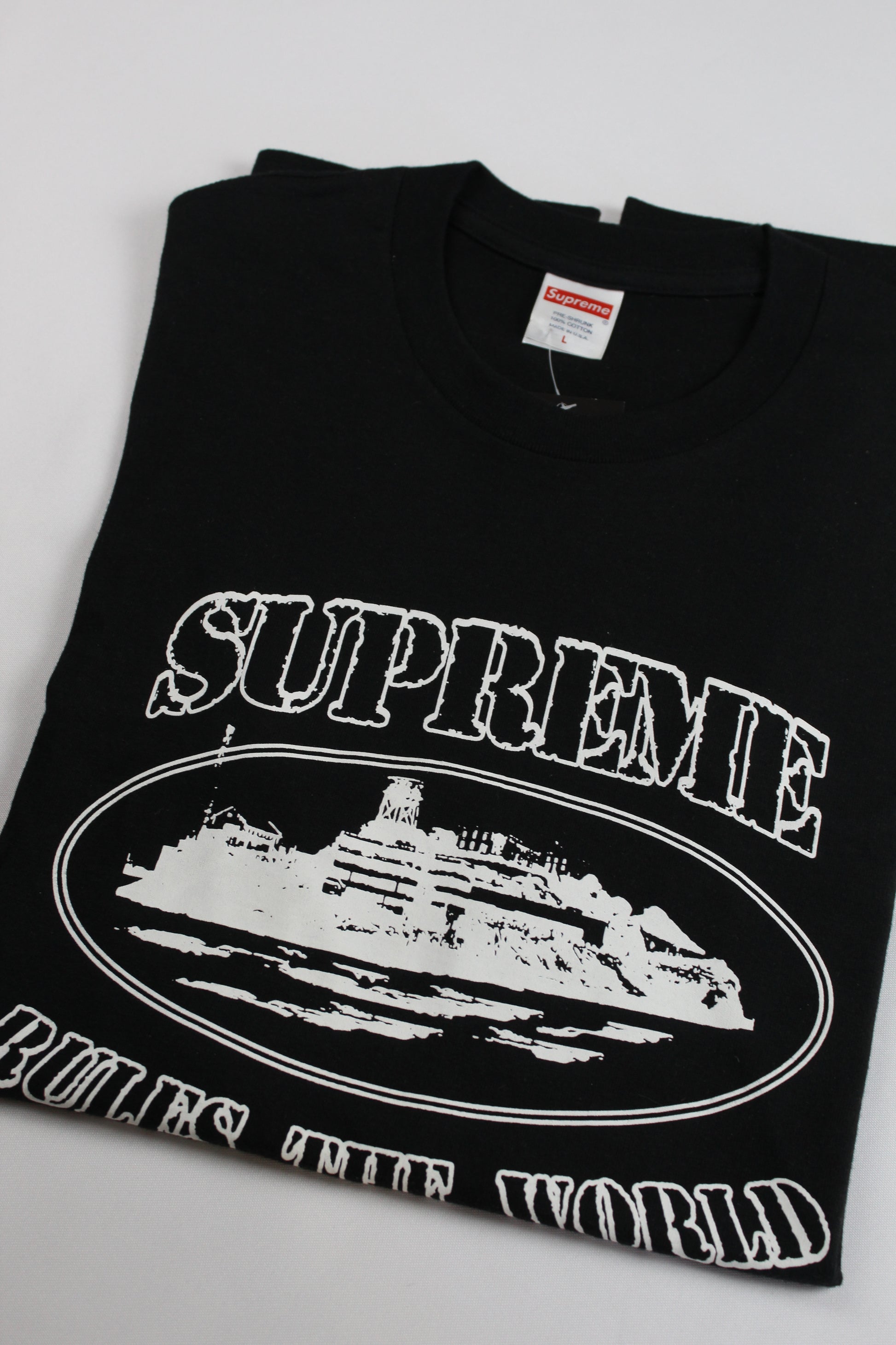 Camiseta Corteiz x Supreme Camiseta Rules The World Black